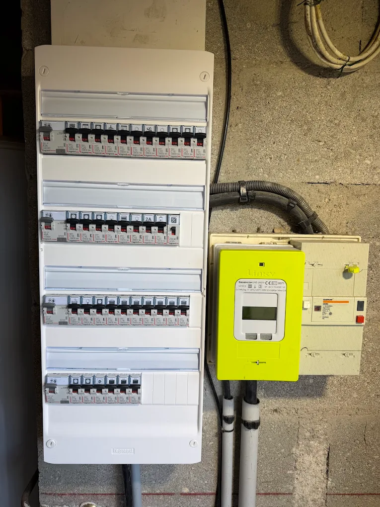 Tableau électrique propre après intervention
